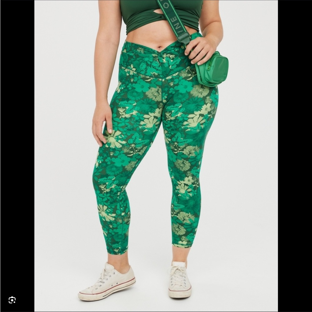 BNWT OFFLINE by Aerie High Rise Extra Twist Floral Legging